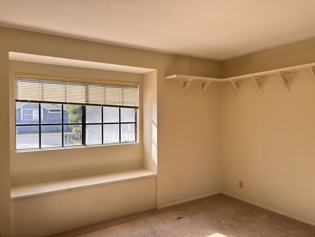 Building Photo - 3 bedrooms townhome in Chula Vista CA - Terranova Area