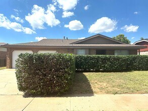 Building Photo - 3bed/2Bath Available 9/10