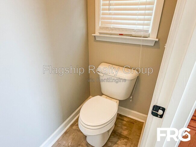 Building Photo - 103 Rolling Knoll Ct