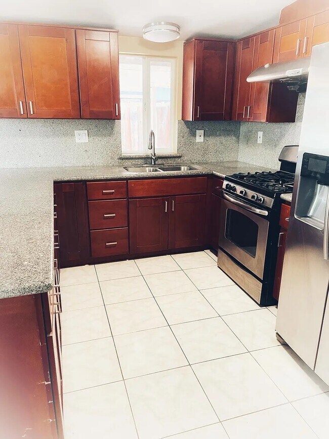 Building Photo - 664 Hamilton Ln