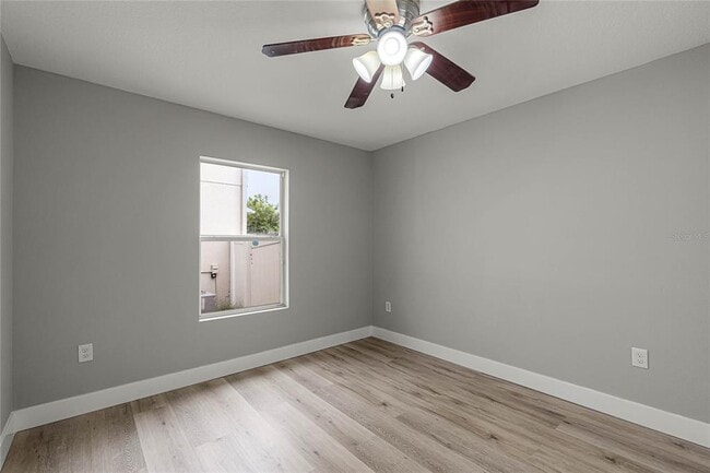 Building Photo - 13550 Laranja St