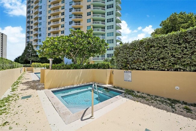 Building Photo - 2475 Brickell Ave