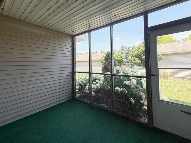 Building Photo - 1553 Long Meadow Trail