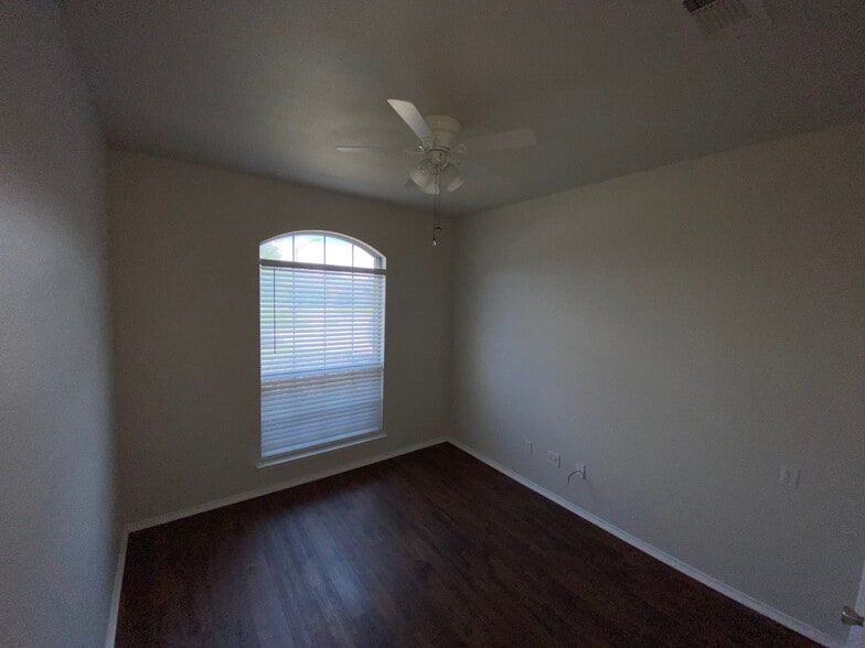 Building Photo - 2918 Hilton Head Dr