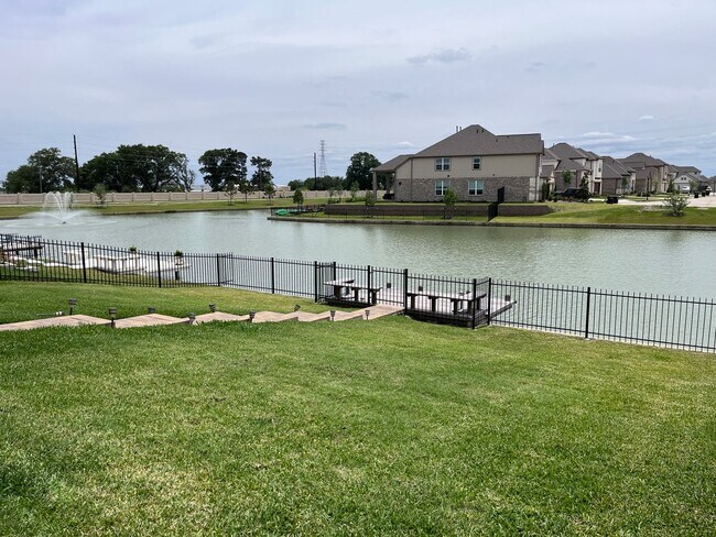 Building Photo - Gorgeous 4-bedroom home!