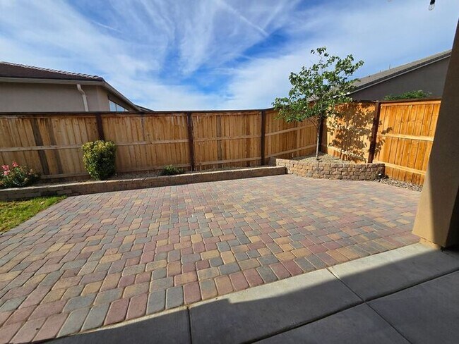 Building Photo - Beautiful Kiley Ranch Home with Open Floor Plan & Private Backyard