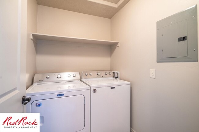 Building Photo - 3 Bedroom Townhome in Buena Vista Community