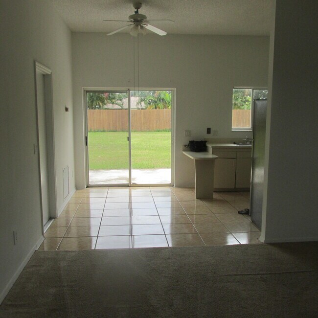 Building Photo - 1611 SE Mariana Rd