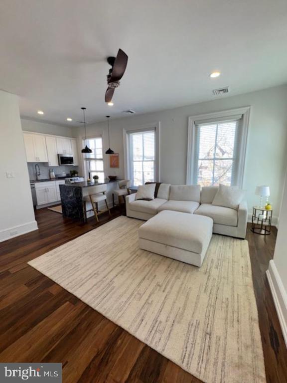 Building Photo - 106 S Church St