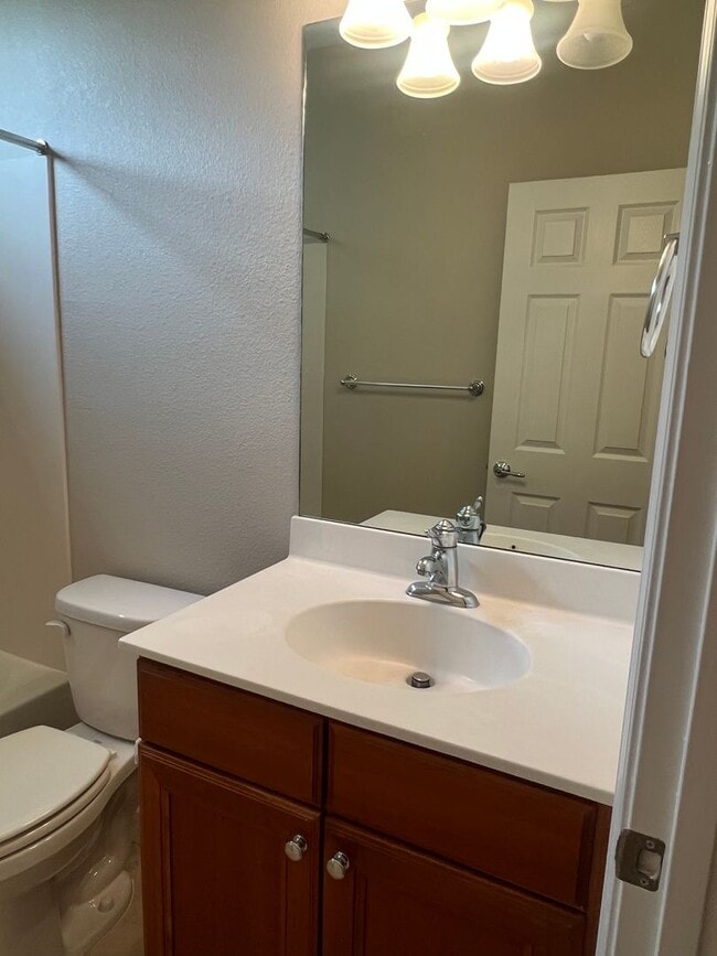 Building Photo - Lovely 3BR Ranch-Style Home in Sun City-Available 12/22/25