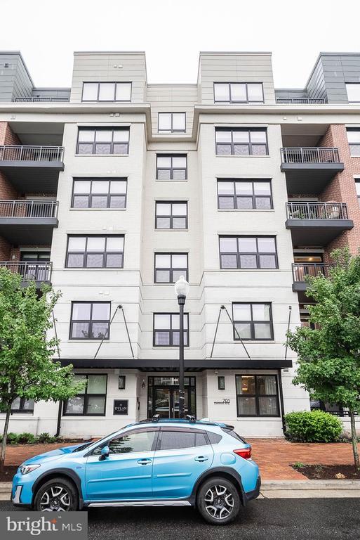 Building Photo - 701 Swann Ave