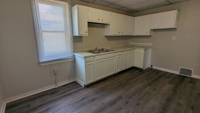 Building Photo - Charming 3-bedroom, 1-bath home in Canton