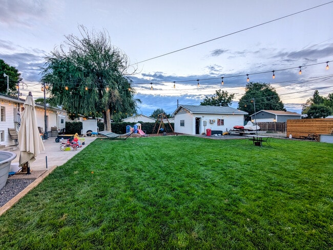 Building Photo - 1015 E Grand Ave