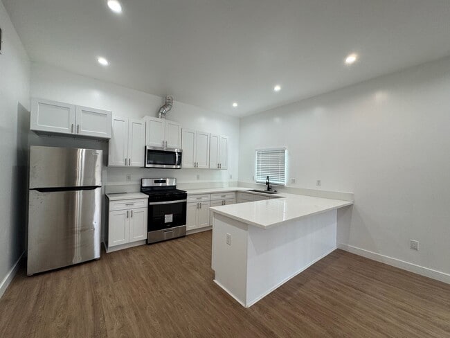 Building Photo - 9525 1/2 Juniper St