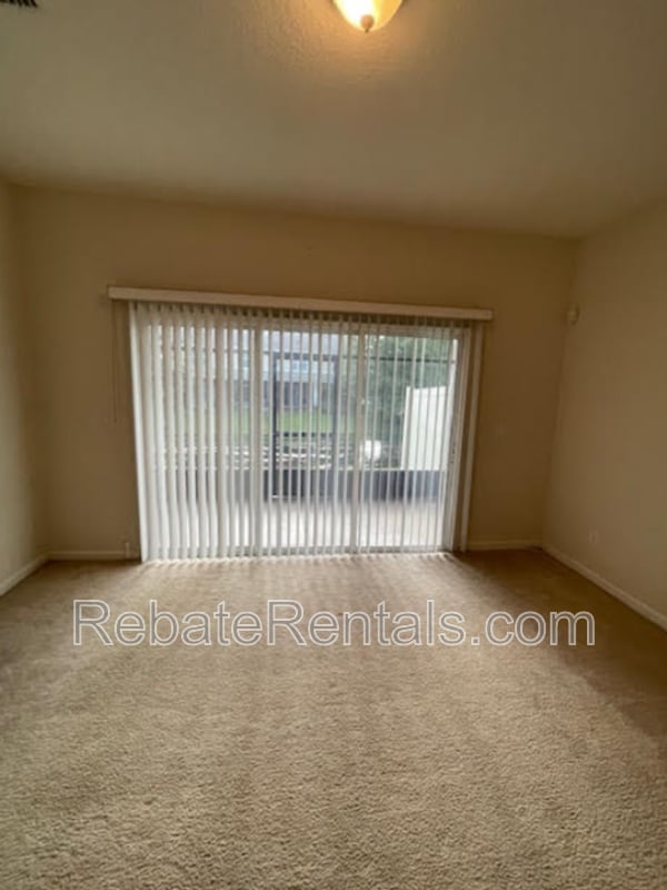 Building Photo - 13026 Sunset Lake Dr