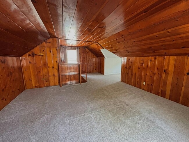 Building Photo - 581 Flowerdale St