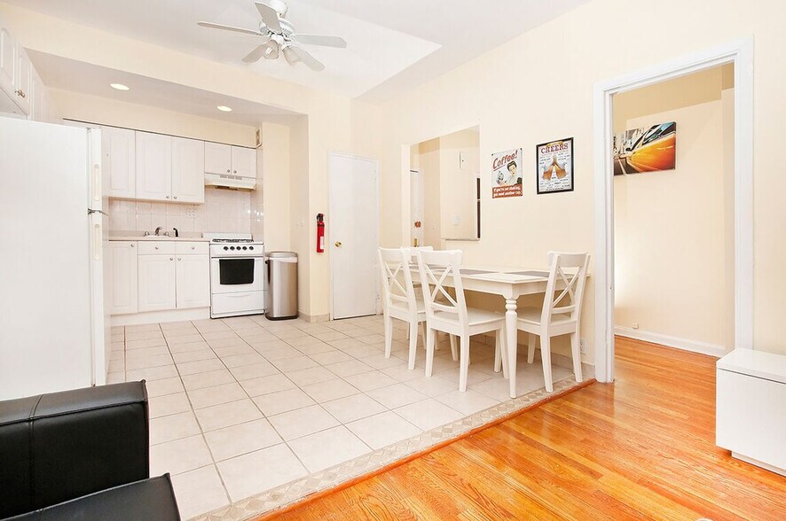 Building Photo - 236 E 80th St