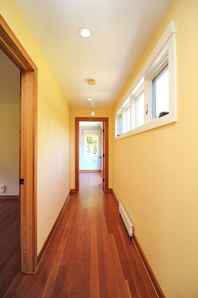 Building Photo - Beautifully Remodeled 2 Bedroom Collins Vi...