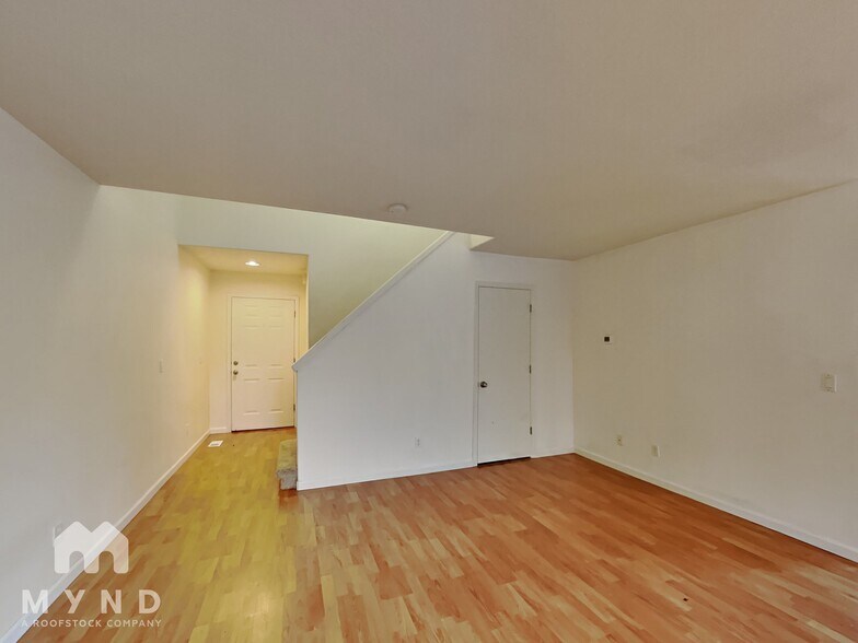 Building Photo - 20654 SW Sun Drop Pl