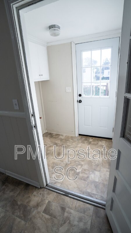 Building Photo - 68 Smythe Ave