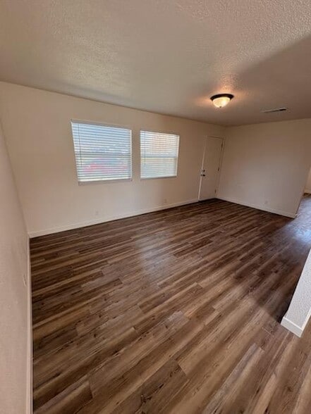 Building Photo - 216 NE 4th Ave