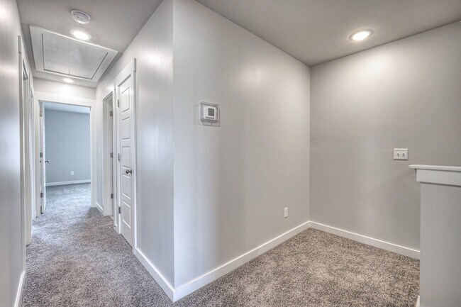 Building Photo - 531 Swanholme Dr