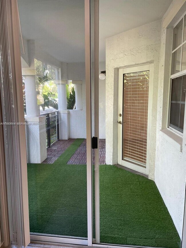 Building Photo - 3105 NE 184th St