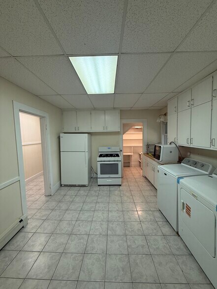 Kitchen with pantry - 39 Newtonville Ave