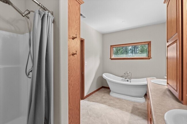 Building Photo - 6 Bed 4 Bath Daylight Rancher on Acreage in Mead School District.  Absolutely Gorgeous