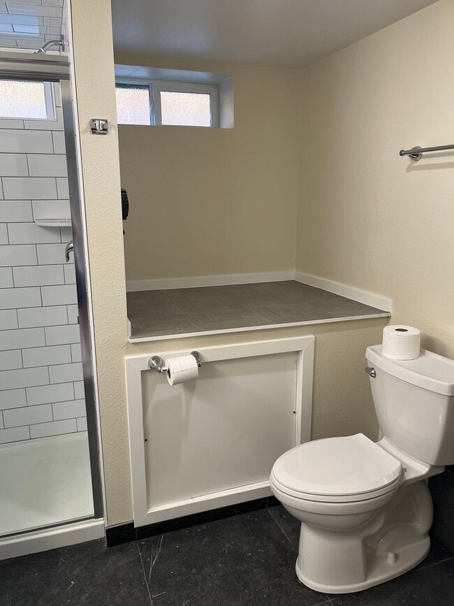 Building Photo - Midtown Cutie