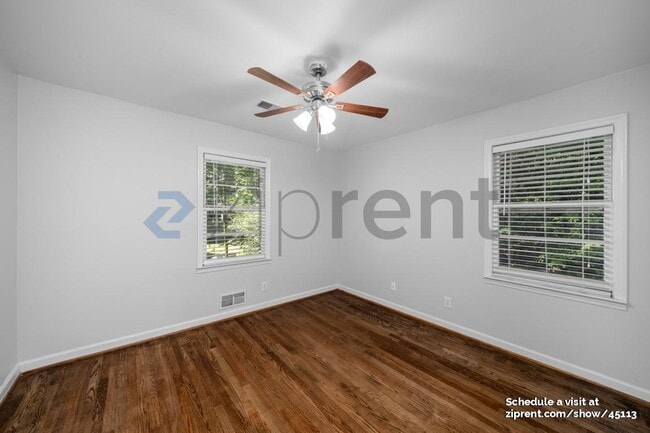 Building Photo - 792 Marstevan Dr NE