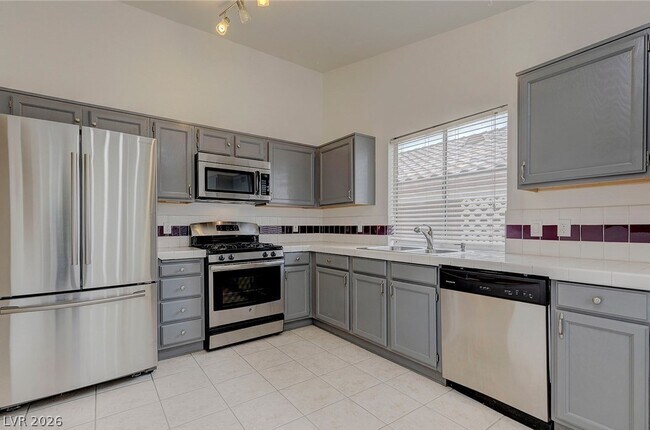Building Photo - 7225 Scenic Hills Dr