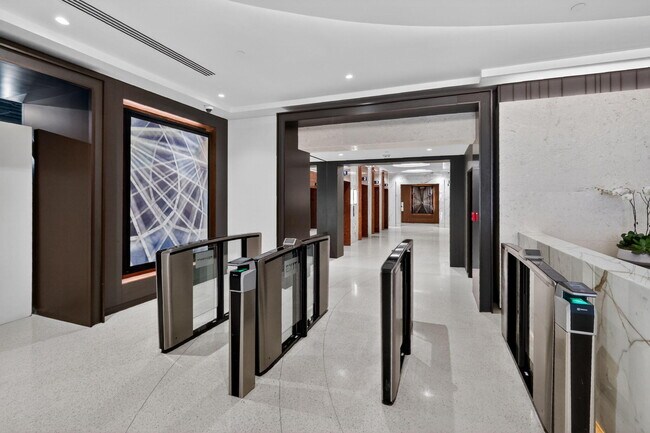 Building Photo - 1717 N Bayshore Dr