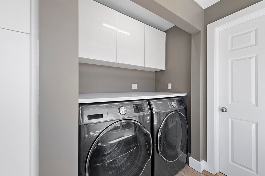 Dryer & Washer - 944 Bruno St