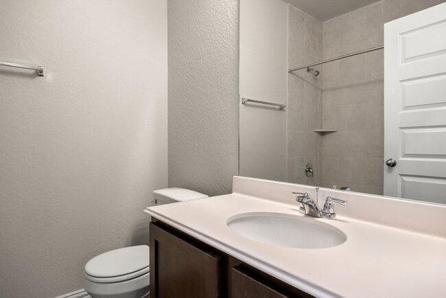 Building Photo - GORGEOUS 3 BEDROOM DUPLEX LOCATED IN CONVERSE, TX!