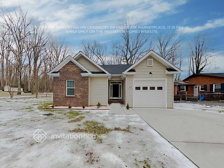 Primary Photo - 703 Phoenix St