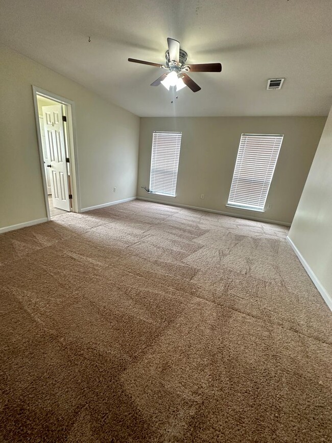 Building Photo - Beautiful Brick 4 Bedroom/2 Bath home in A...