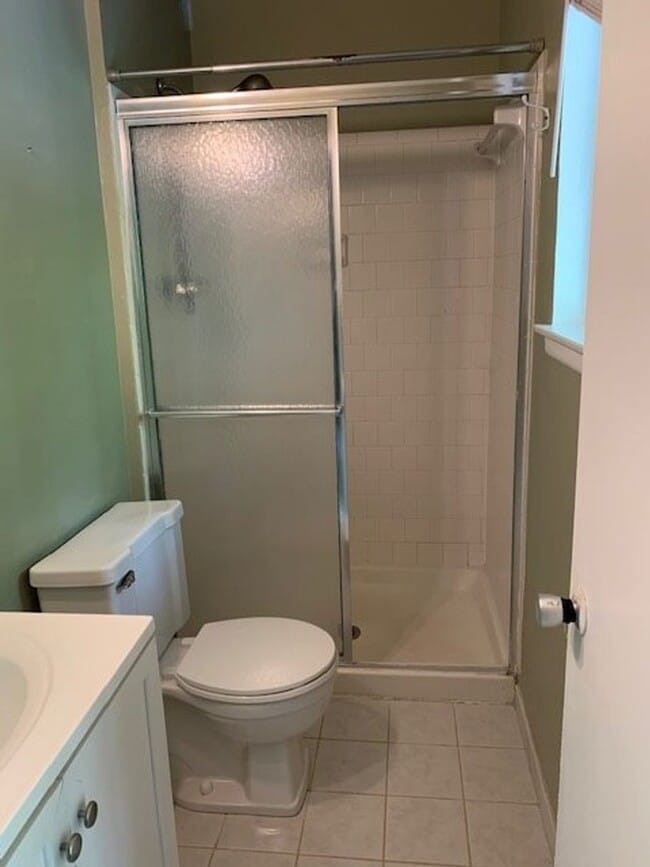Building Photo - Spacious 3 BR, 2.5 BA townhouse with finis...