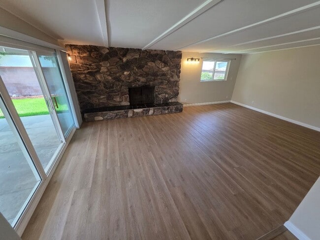 Building Photo - TURNKEY-RENT READY SPACIOUS 2BD/2BA HOME, 2-CAR GARAGE WITH AN AUTOMATIC ROLL-UP DOOR, LARGE COVE...