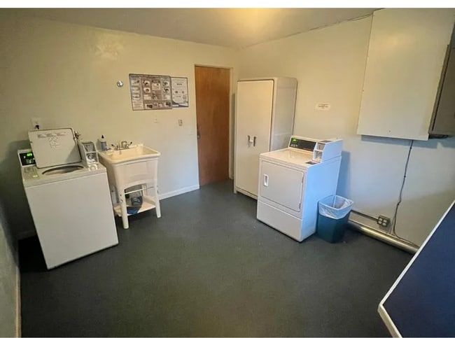 Building Photo - 2950wi