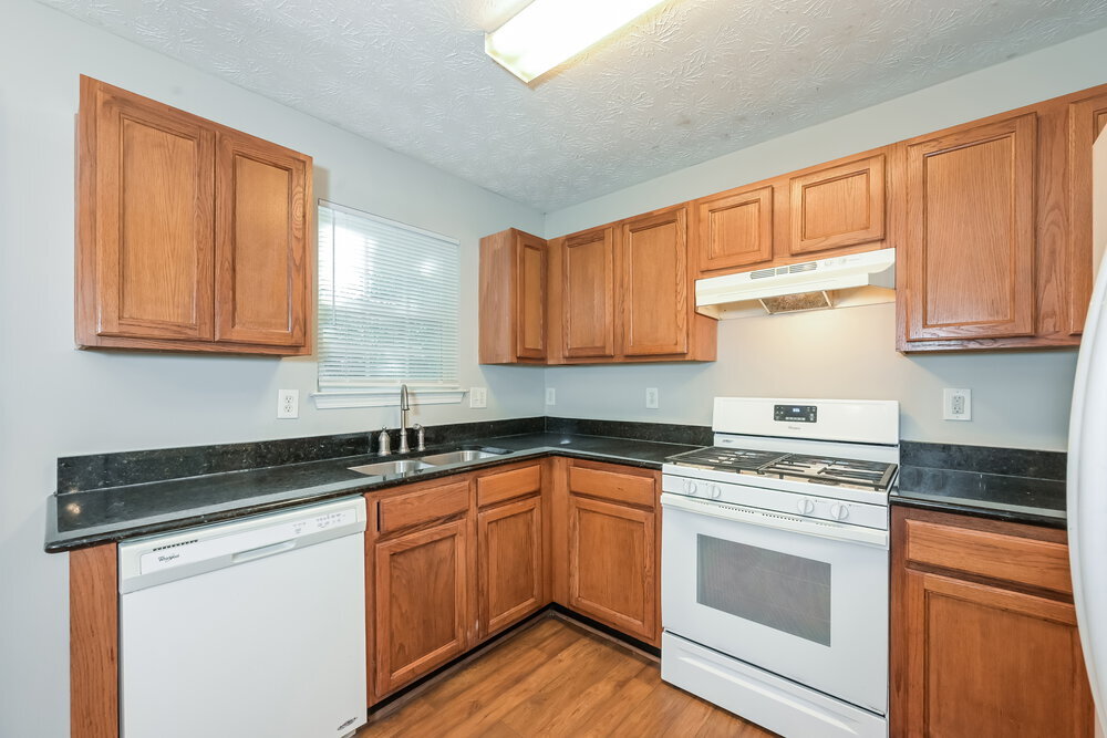 Building Photo - 154 Springbottom Dr SE