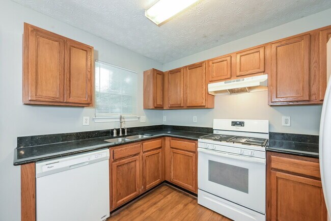 Building Photo - 154 Springbottom Dr SE