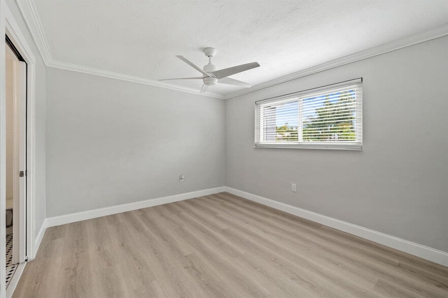 Building Photo - 2071 W Carrol Cir