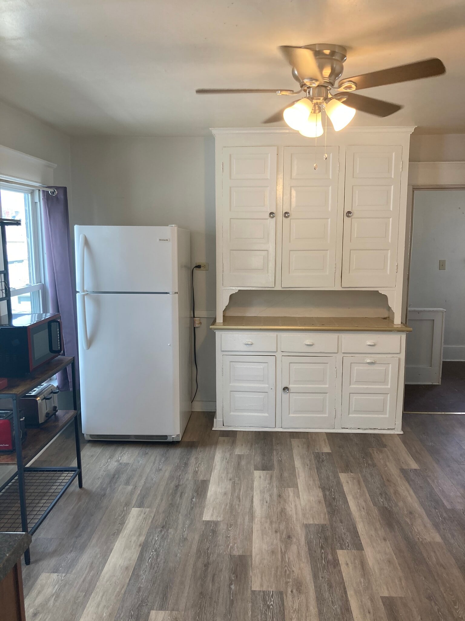 Building Photo - 817 Hess Ave