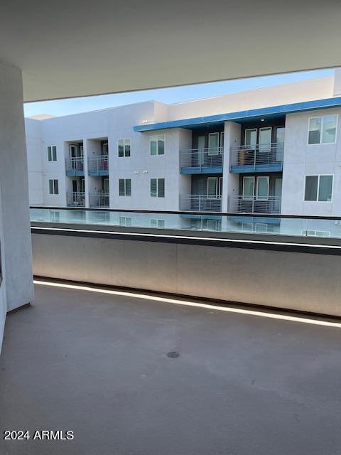 Building Photo - 945 E Playa Del Norte Dr