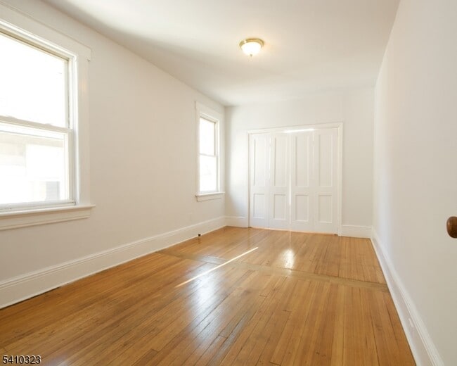 Building Photo - 13 Oxford St