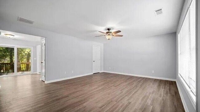 Building Photo - 558 Manning Rd SW