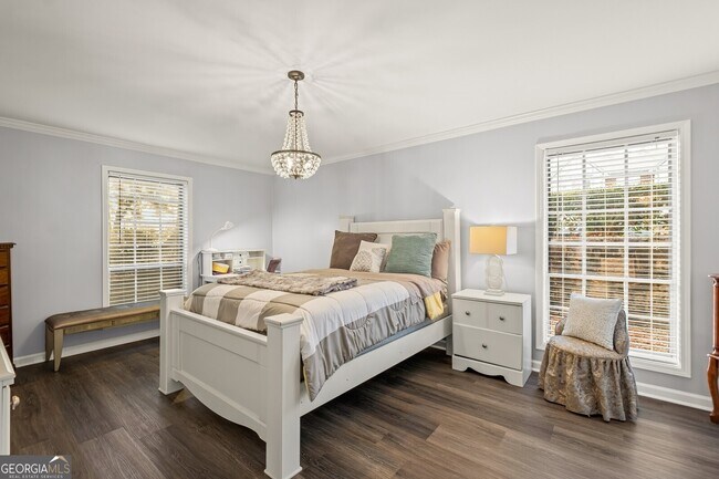 Building Photo - 6851 Roswell Rd