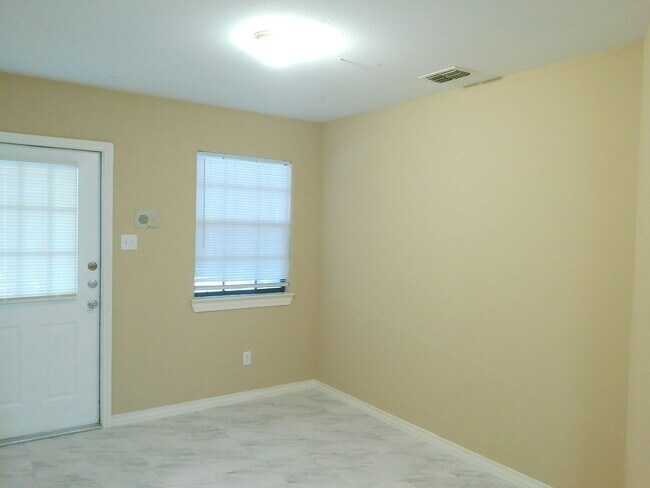 Building Photo - 1818 Rodd Field Rd