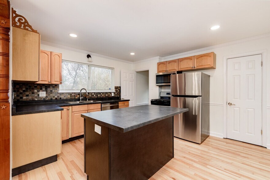 Building Photo - 35 Alpha Dr